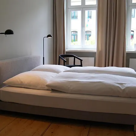 Schoener Wohnen Im Denkmal - Grosszuegig Geschnitten, Kostenfreies Wlan Apartment *